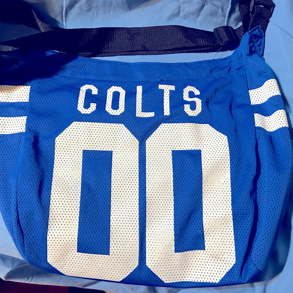 Official NFL Indiana colts bag.Good condition. No wear, or holes, inside clean.